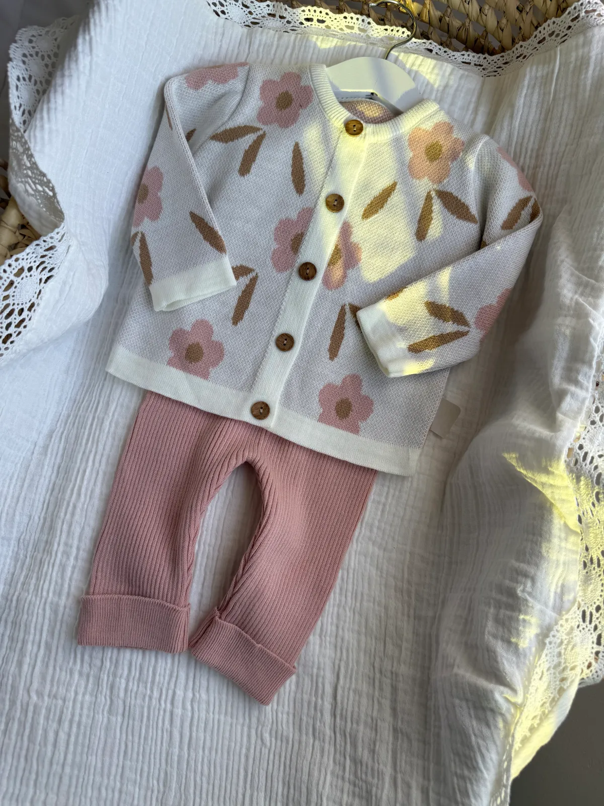 Floral wool set